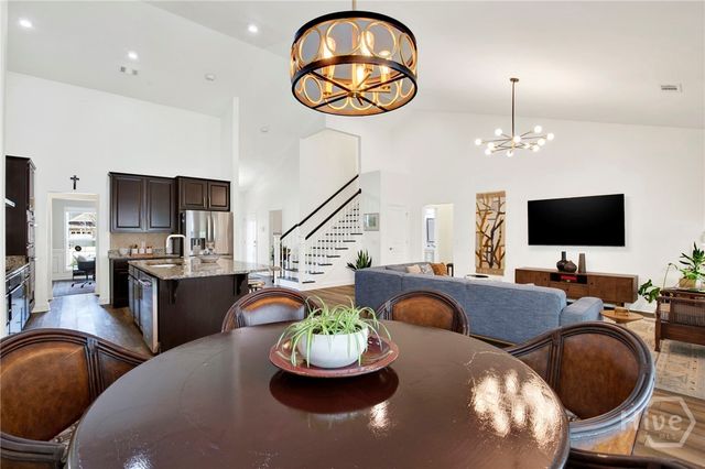 2002 Woodside Crossing, Savannah, GA 31405