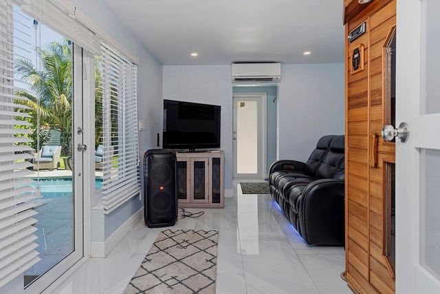 1580 NE 34th Street, Oakland Park, FL 33334