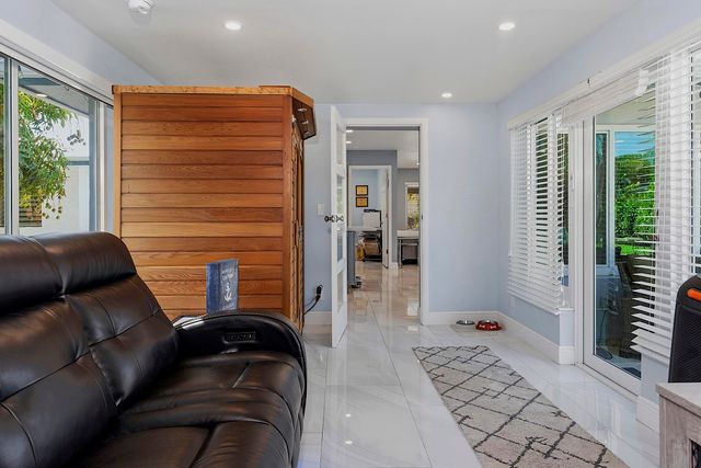 1580 NE 34th Street, Oakland Park, FL 33334