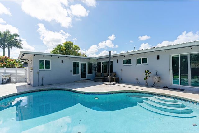 1580 NE 34th Street, Oakland Park, FL 33334