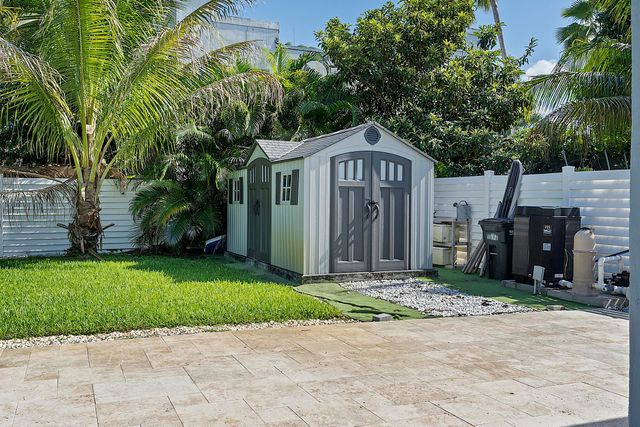 1580 NE 34th Street, Oakland Park, FL 33334