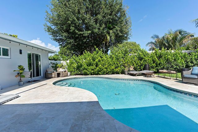 1580 NE 34th Street, Oakland Park, FL 33334
