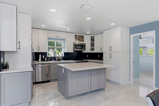 1580 NE 34th Street, Oakland Park, FL 33334