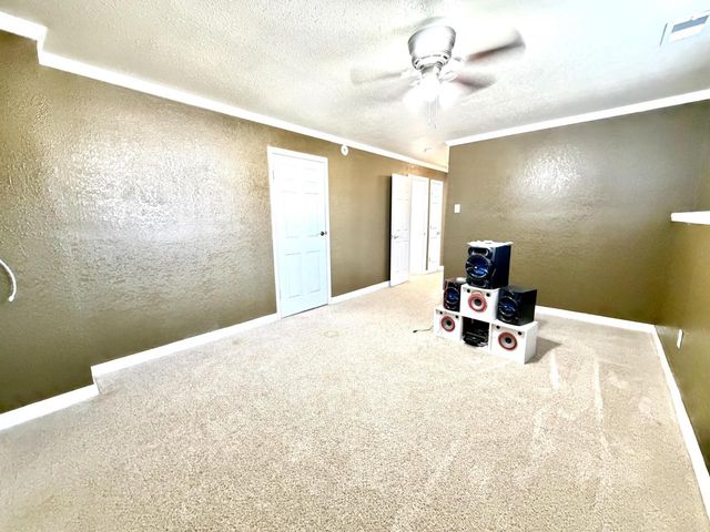 8885 N 70th STREET, Milwaukee, WI 53223