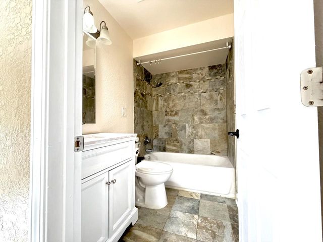 8885 N 70th STREET, Milwaukee, WI 53223