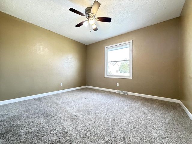 8885 N 70th STREET, Milwaukee, WI 53223