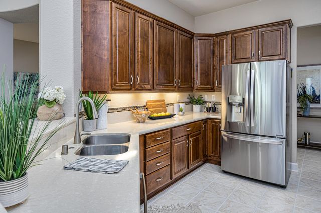 955 Yosemite Ln, Lincoln, CA 95648