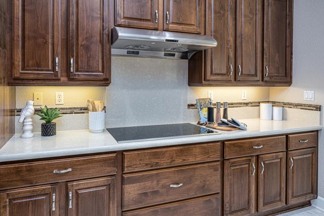 955 Yosemite Ln, Lincoln, CA 95648