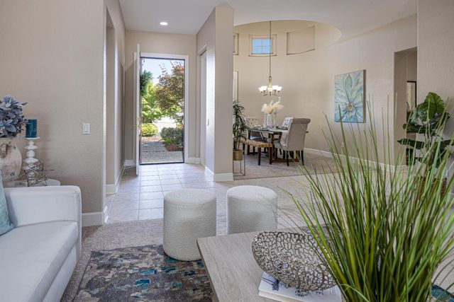 955 Yosemite Ln, Lincoln, CA 95648