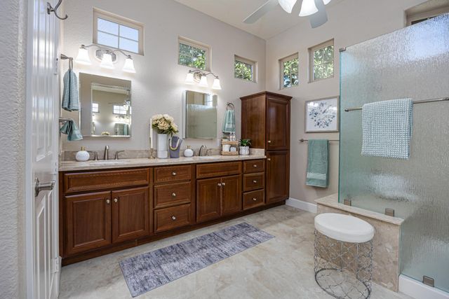 955 Yosemite Ln, Lincoln, CA 95648