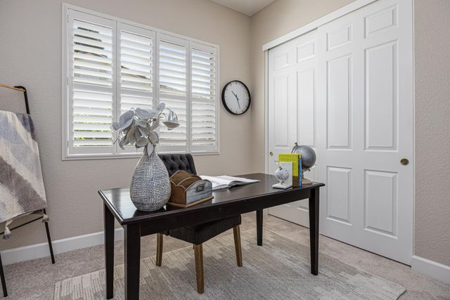 955 Yosemite Ln, Lincoln, CA 95648