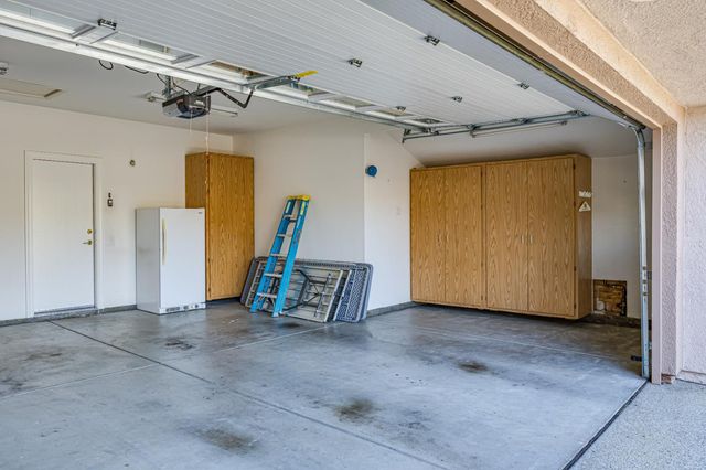 955 Yosemite Ln, Lincoln, CA 95648