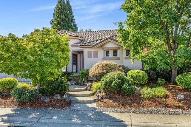 955 Yosemite Ln, Lincoln, CA 95648