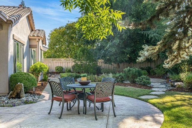 955 Yosemite Ln, Lincoln, CA 95648