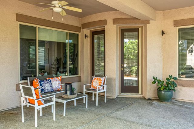 955 Yosemite Ln, Lincoln, CA 95648