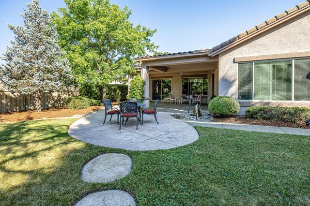955 Yosemite Ln, Lincoln, CA 95648