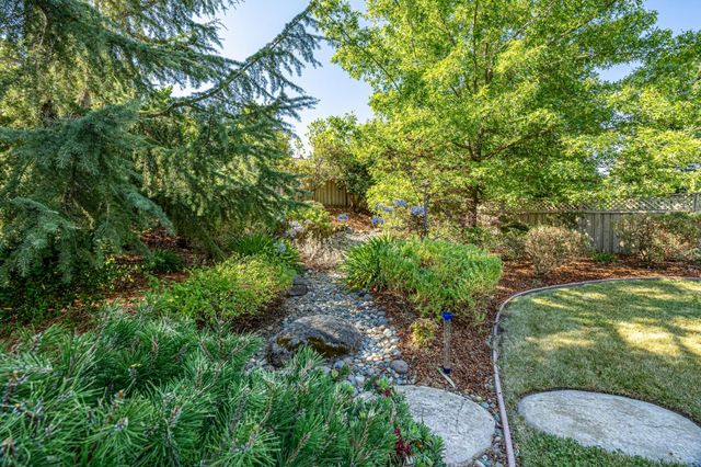 955 Yosemite Ln, Lincoln, CA 95648