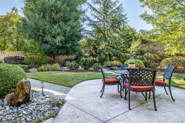 955 Yosemite Ln, Lincoln, CA 95648