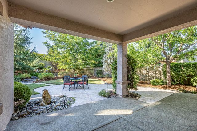 955 Yosemite Ln, Lincoln, CA 95648