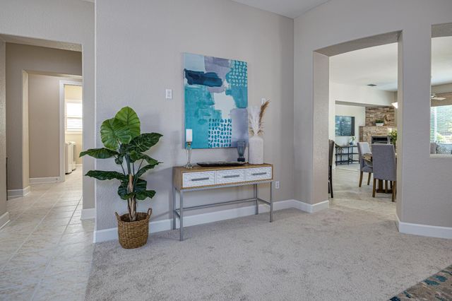 955 Yosemite Ln, Lincoln, CA 95648