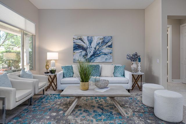955 Yosemite Ln, Lincoln, CA 95648
