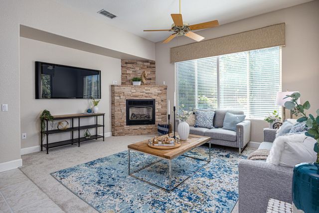 955 Yosemite Ln, Lincoln, CA 95648