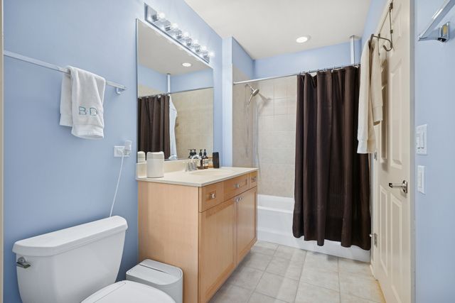 7757 VAN BUREN Street 506, Forest Park, IL 60130