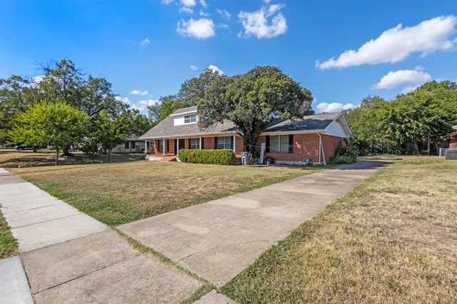 6903 Woodhill Road, Dallas, TX 75217
