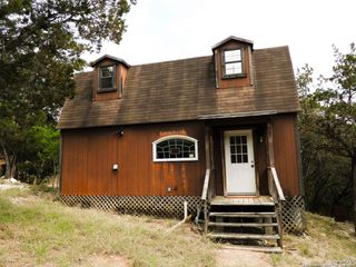 213 Oak Cliff, Lakehills, TX 78063