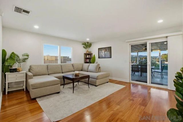 11038 Larkridge St, Santee, CA 92071