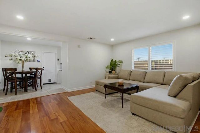 11038 Larkridge St, Santee, CA 92071