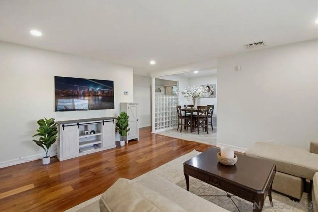 11038 Larkridge St, Santee, CA 92071