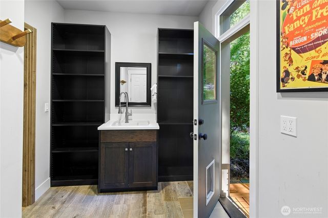 8587 Springridge Road NE, Bainbridge Island, WA 98110