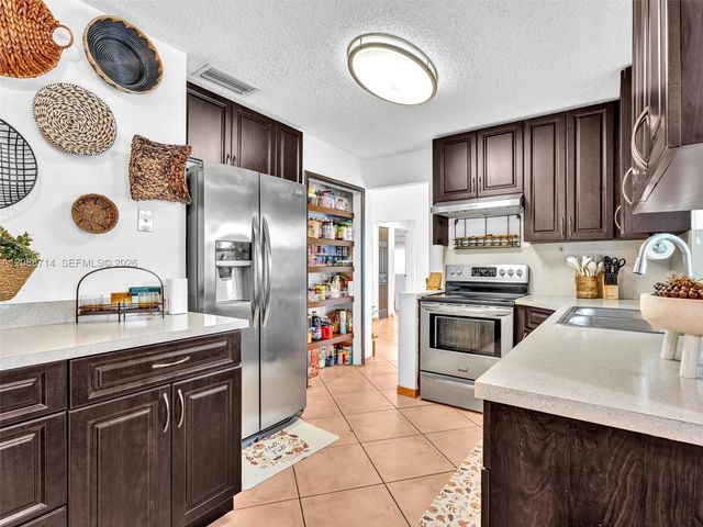 8500 NW 7th Street, Pembroke Pines, FL 33024