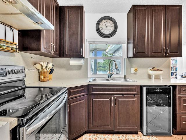 8500 NW 7th Street, Pembroke Pines, FL 33024