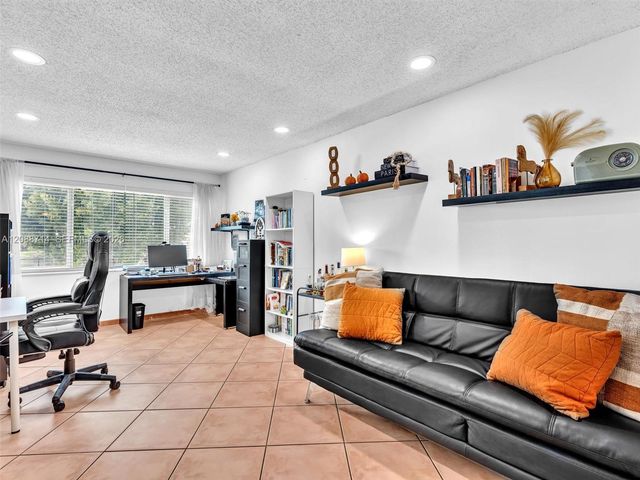 8500 NW 7th Street, Pembroke Pines, FL 33024
