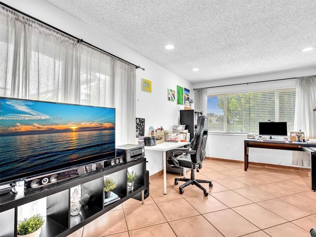 8500 NW 7th Street, Pembroke Pines, FL 33024