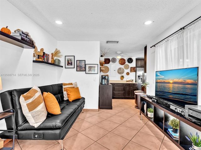 8500 NW 7th Street, Pembroke Pines, FL 33024