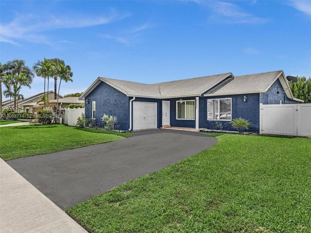 8500 NW 7th Street, Pembroke Pines, FL 33024
