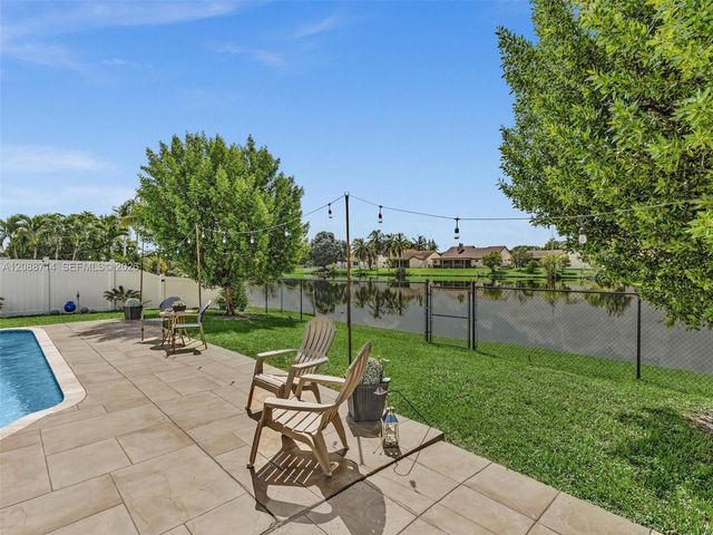 8500 NW 7th Street, Pembroke Pines, FL 33024