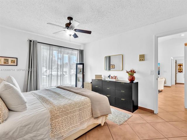 8500 NW 7th Street, Pembroke Pines, FL 33024