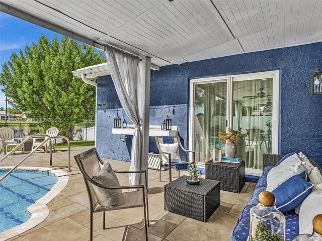 8500 NW 7th Street, Pembroke Pines, FL 33024