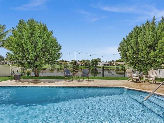 8500 NW 7th Street, Pembroke Pines, FL 33024