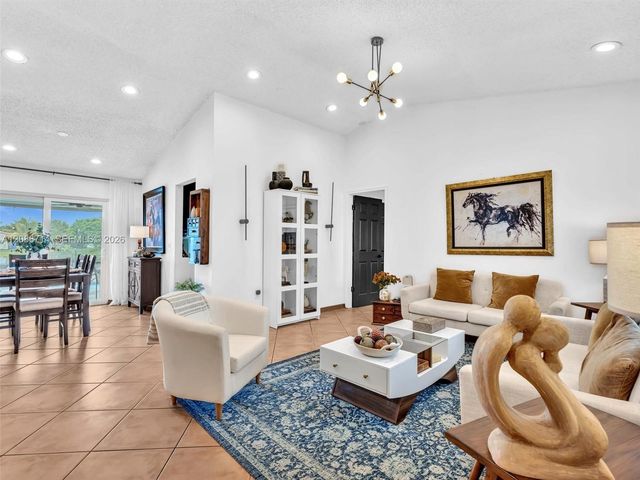 8500 NW 7th Street, Pembroke Pines, FL 33024