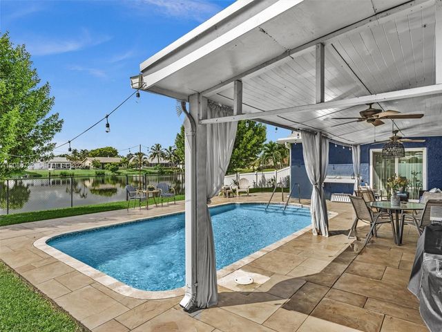 8500 NW 7th Street, Pembroke Pines, FL 33024