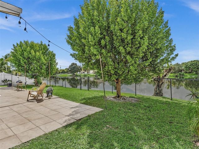 8500 NW 7th Street, Pembroke Pines, FL 33024