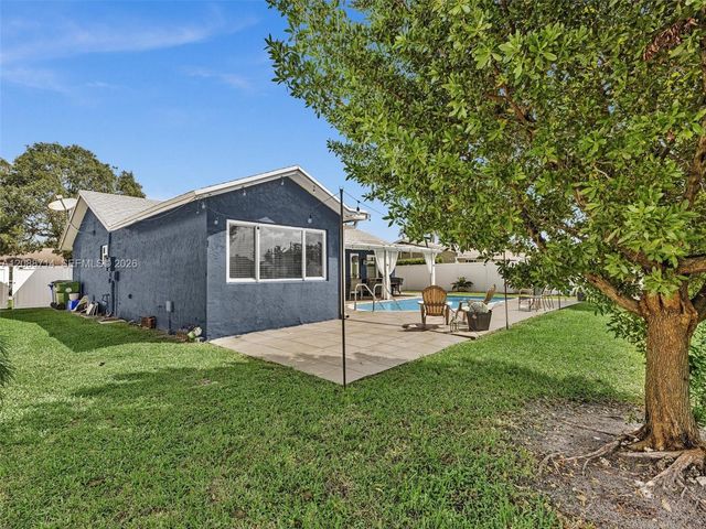 8500 NW 7th Street, Pembroke Pines, FL 33024