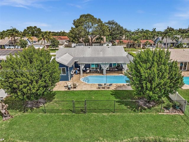8500 NW 7th Street, Pembroke Pines, FL 33024