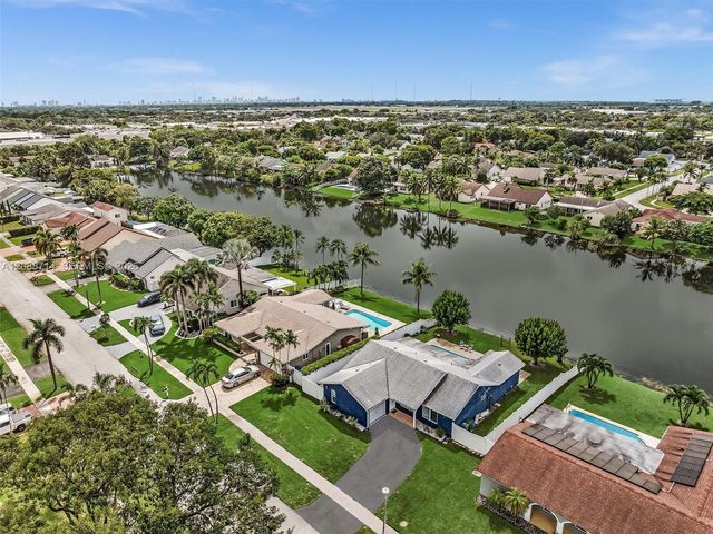 8500 NW 7th Street, Pembroke Pines, FL 33024
