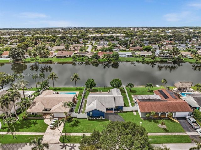 8500 NW 7th Street, Pembroke Pines, FL 33024